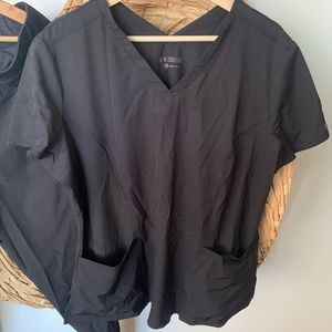 Med Couture Scrubs V-neck Top (XL)